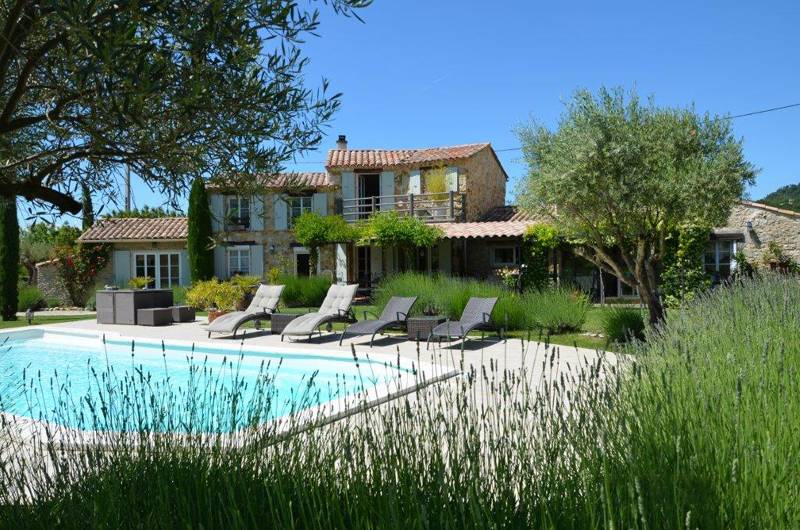 Propriété à vendre Enclave des Papes Superbe renovation avec ascenseur  Propriété à vendre Enclave des Papes Au coeur d'un village avec commerces Superbe renovation avec ascenseur 